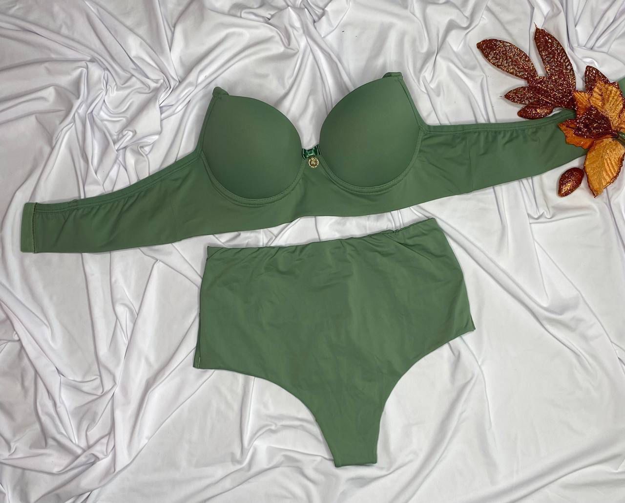 Kelly Set - More Than Bela